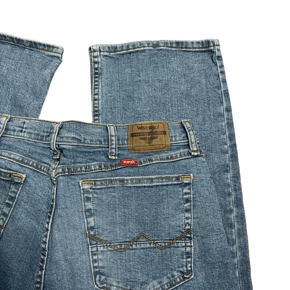 WRANGLER Women’s relaxed boot medium wash jeans 38x30 - Picture 2 of 5